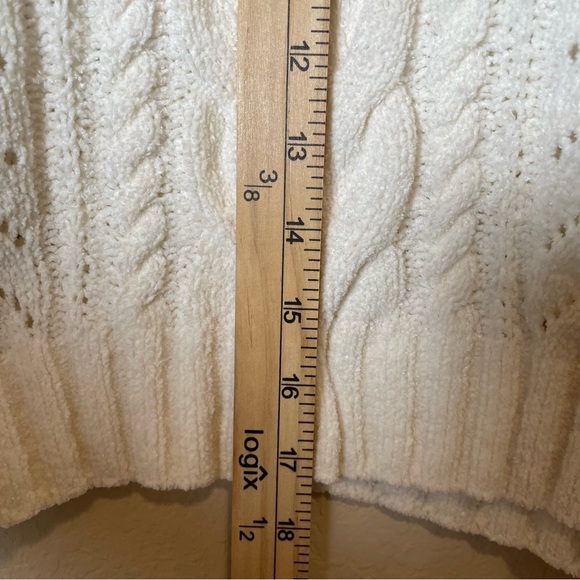 Cozy White Cropped Cable Knit Sweater Size M - Picture 6 of 7
